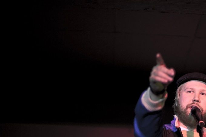 Harri Hertell runoilija, spoken word -artisti, dj ja kulttuurituottaja tulee Riihimäelle torstaina 3.10. ja vetää Lavarunoustyöpajan.   Aika: torstai 3.10.2019 klo 17.00-20.00  Paikka: Vihreä Talo, Pohjoinen Asemakatu 1, 11130 Riihimäki  Osallistumismaksu:  25 euroa / mukaan sopii vain 20 osallistujaa  Sitovat ilmoittautumiset 20.9.2019 klo 16.00 mennessä:  Milla Sajaniemi 0407075020 Matti T. Kettunen 0440788774  tai  samuliparosenseurary@gmail.com   Järjestäjä: Samuli Parosen seura ry